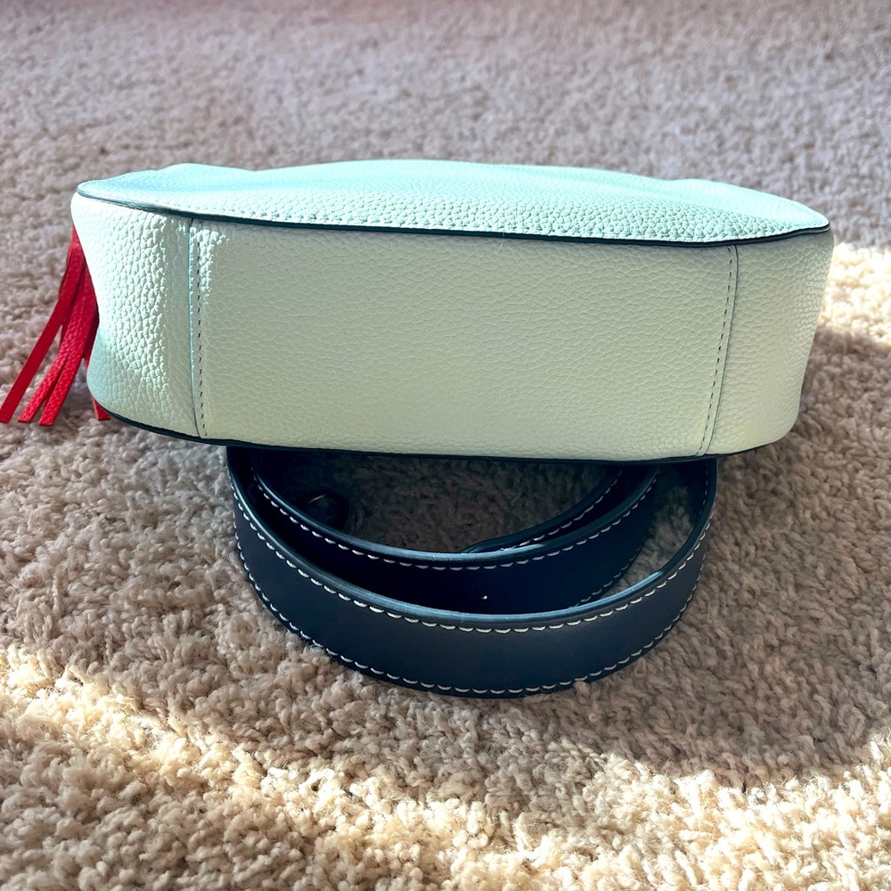 Kate Spade camera style crossbody bag - Picture 3 of 3